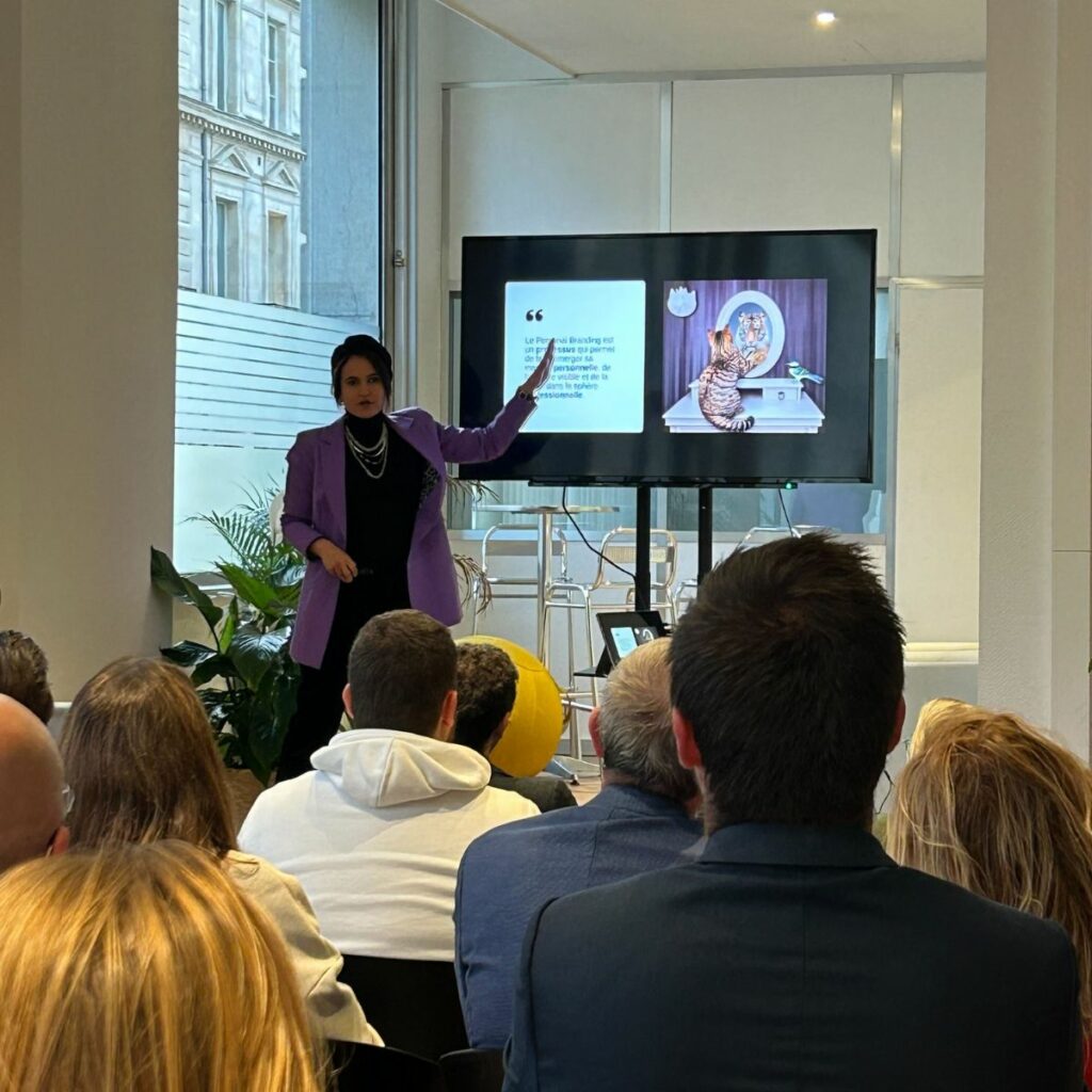 Amina BELKHIR à un atelier 